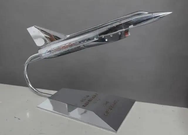 中国航空史上最惨失败,成都所展出歼-9新模型,酷似歼-10