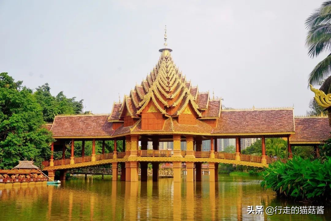 西双版纳曼听公园傣王宫简介,西双版纳曼听御花园的傣王是谁