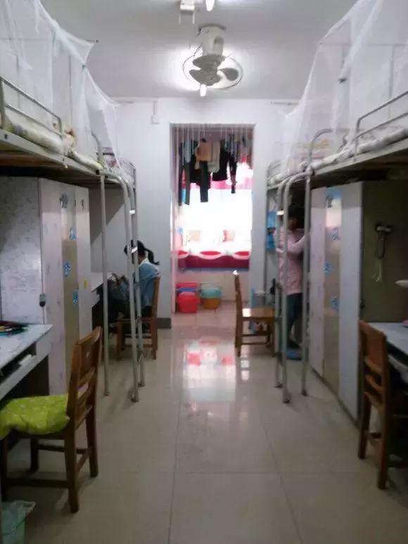 各大学宿舍条件对比,各大学宿舍条件排名