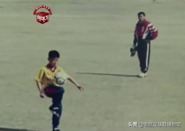 亚洲球王恶意蹬踏染红，除禁赛难逃父亲责罚，因为人性比足球重要