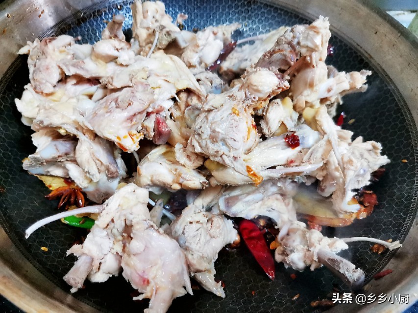 20元钱买了3斤鸡锁骨，用了这种做法来做，又麻又辣，好吃到吮指