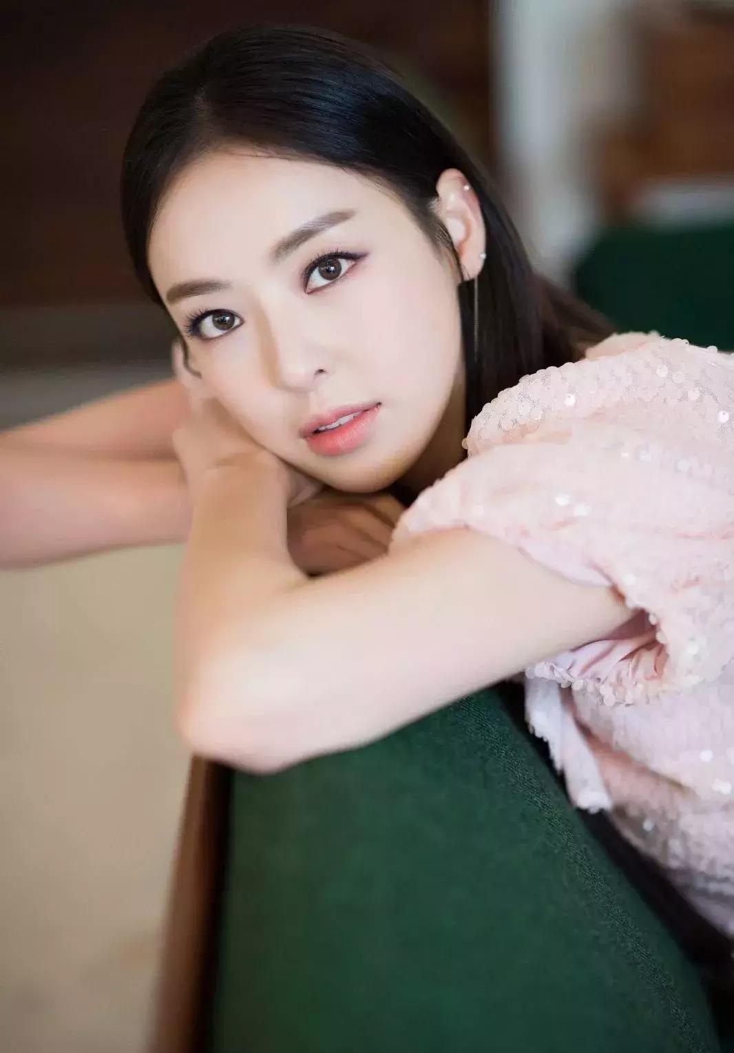 单眼皮御姐装妆容新手,同一个人御姐妆容与萝莉妆容对比