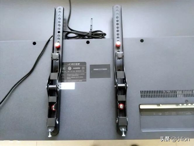 创维电视2孔挂架怎么安装示意图,电视挂架的正确安装方法