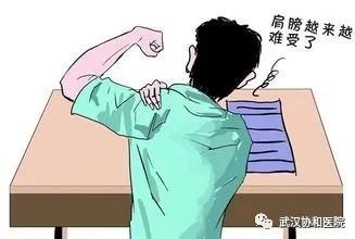 骨科医生在练肩部健身操,肩部康复健身操