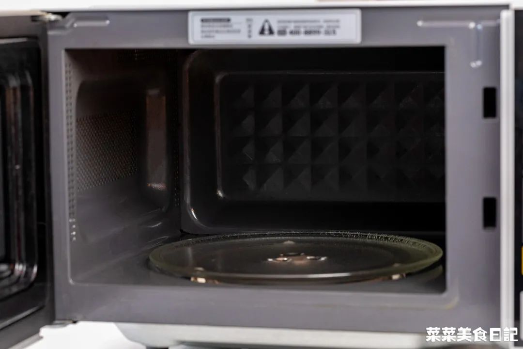 上班族午饭微波炉加热,微波炉解决一日三餐