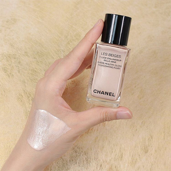 CHANEL全新气垫水粉底系列来啦，夏天也可带出莹亮肌