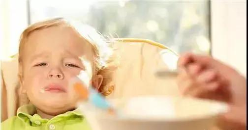 如何判断奶粉喝了好不好,吐奶怎么确定是否奶粉过敏