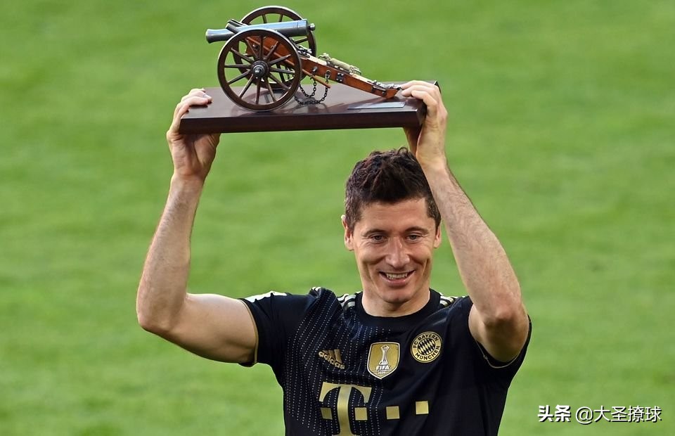 梅西c罗莱万fifa能力值变化,梅西c罗十大进球