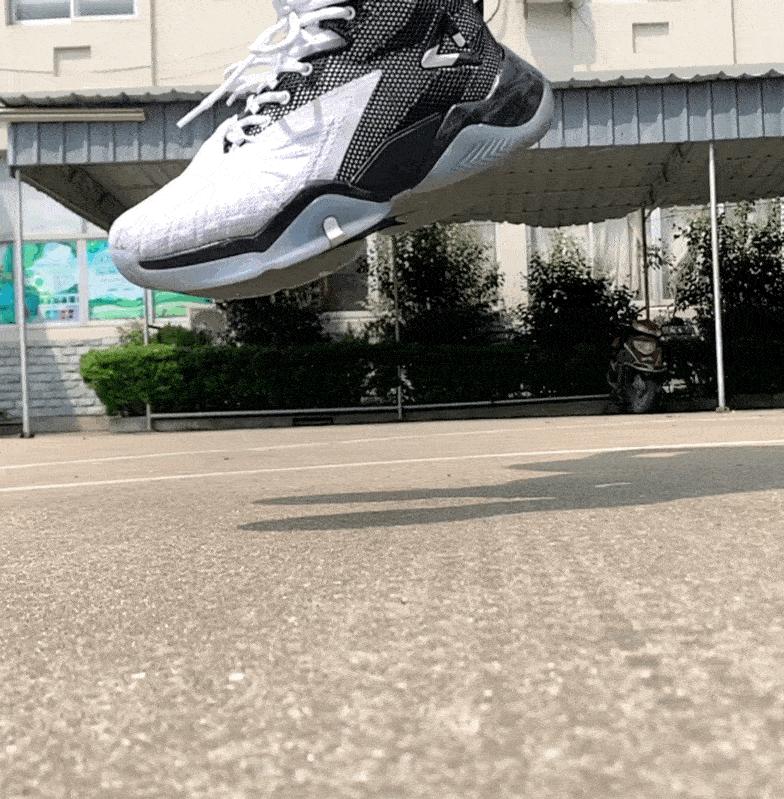 有可能是今年国产佳作之一，甚至可以去掉国产。匹克闪电2020简测