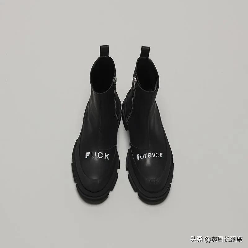 鞋柜秋冬马丁靴,鞋柜冬季靴子