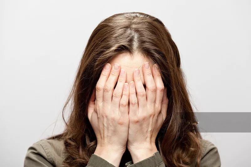 3岁男孩外出游玩时失踪20余小时,男孩家门口玩耍离奇失踪