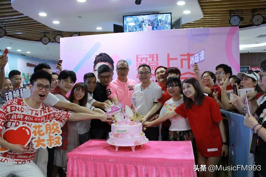 流行前线总店直播,流行前线负一层直播基地