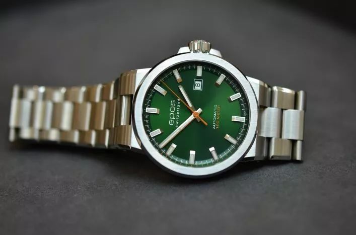 劳力士手表为什么叫绿水鬼手表,劳力士绿水鬼是黑表盘还是绿表盘