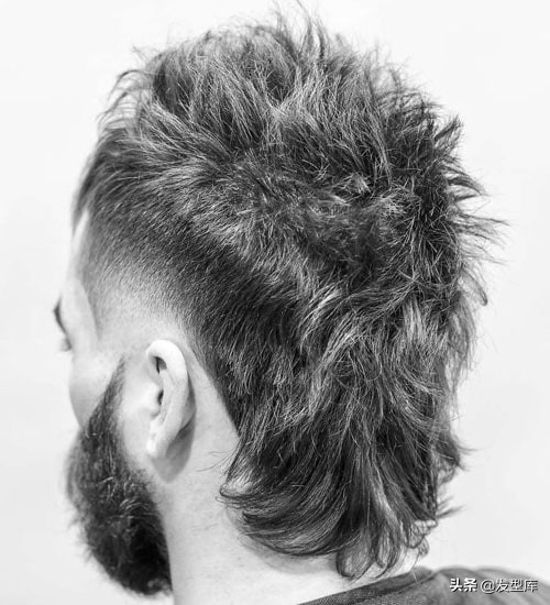 50岁鲻鱼头烫发发型,短发发型女2020流行发型鲻鱼头