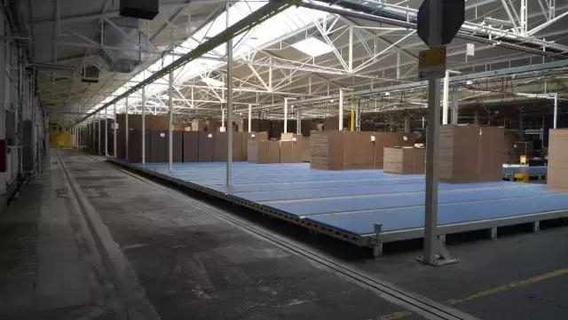 投资个智能纸箱厂多少钱 (投资大型纸箱厂前景如何)