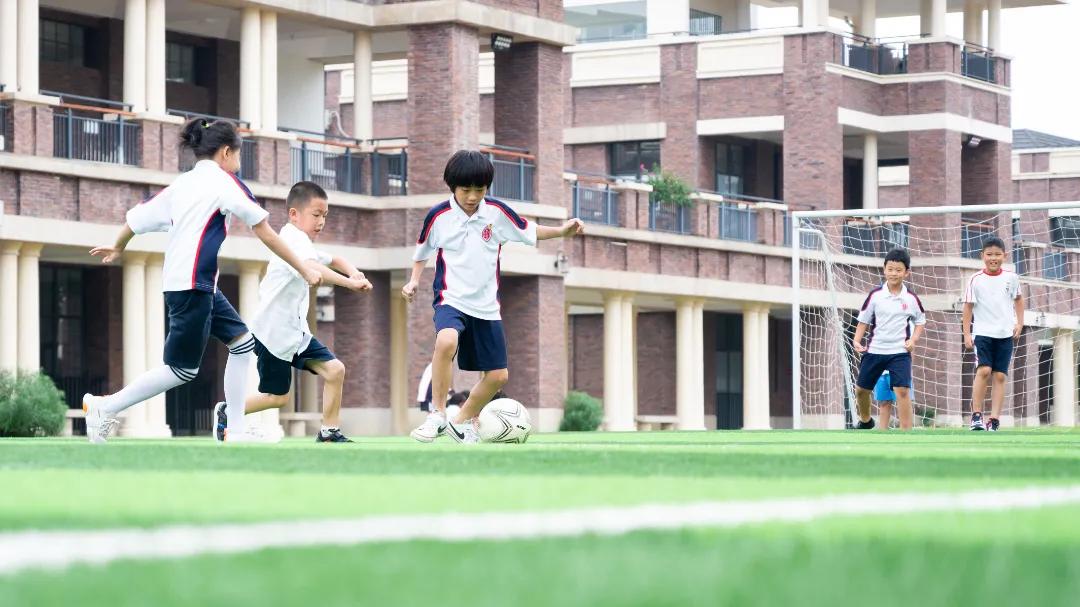 太拼了！为实现个性化教育，这所学校给学生开了100多门优能课