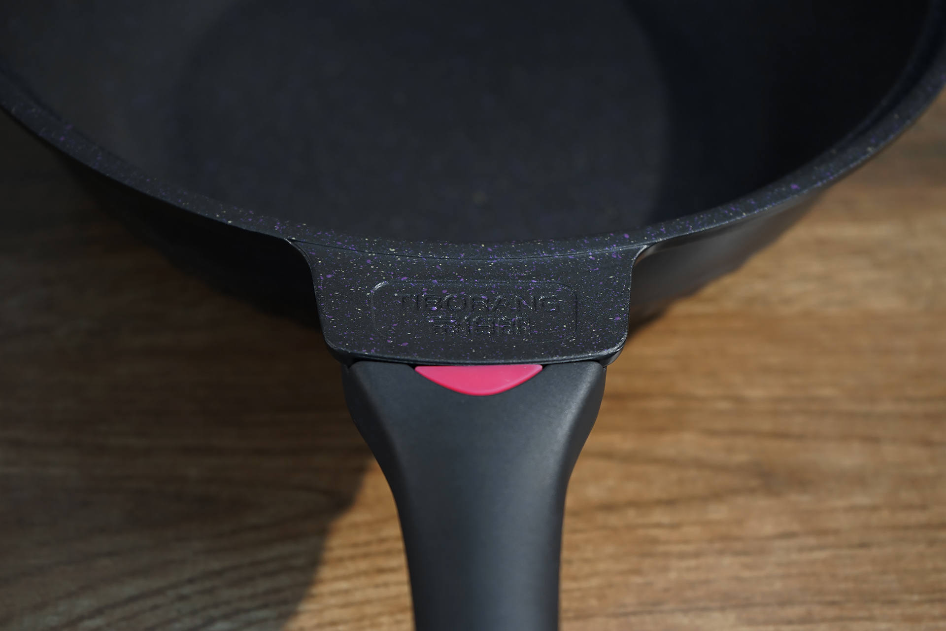 用锅半辈子，终于选到一款耐用好锅，英国帝伯朗不粘锅质保20年