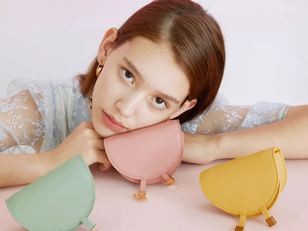 小ck2019简约小方包包,小ck哪款包包好看火爆