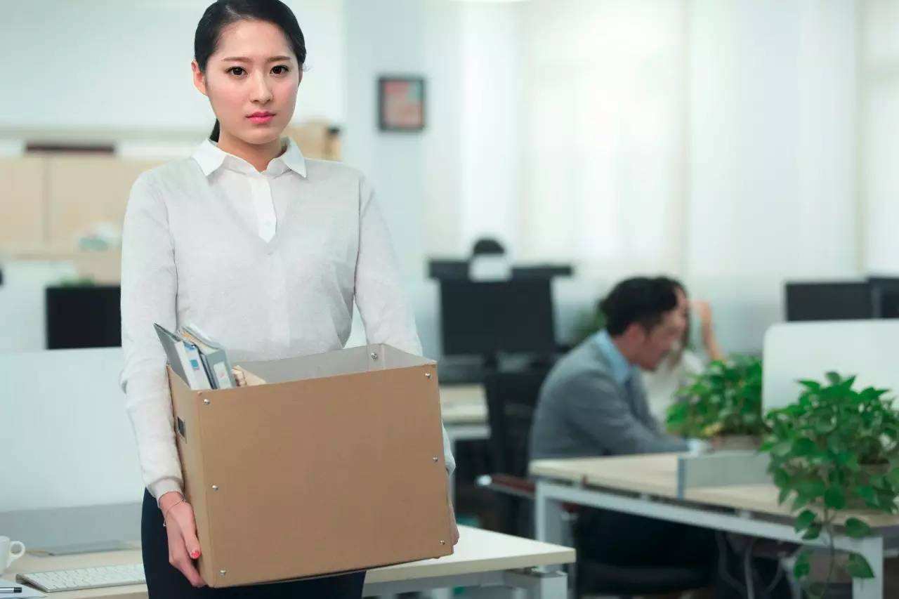 没签劳动合同被辞职并且拖欠工资,没签劳动合同离职老板要赔钱吗