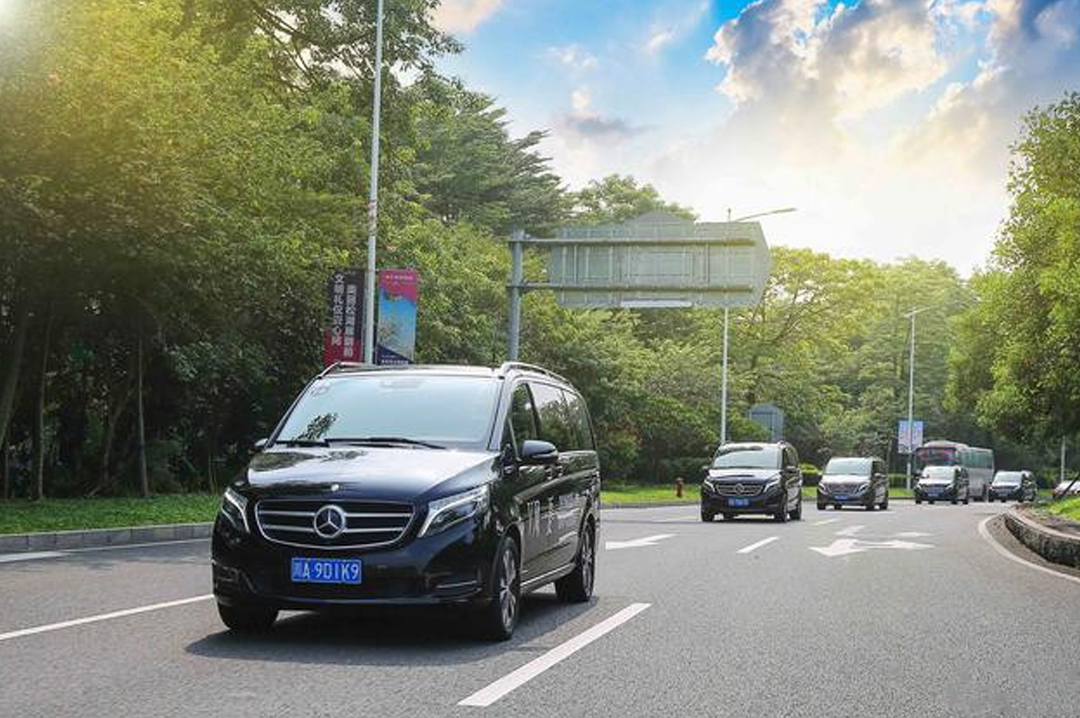 奔驰mpv埃尔法,奔驰v级不比埃尔法有面子吗