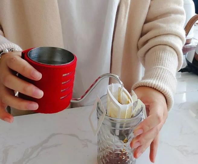 冲挂耳咖啡用多少度的水,挂耳咖啡的正确用法