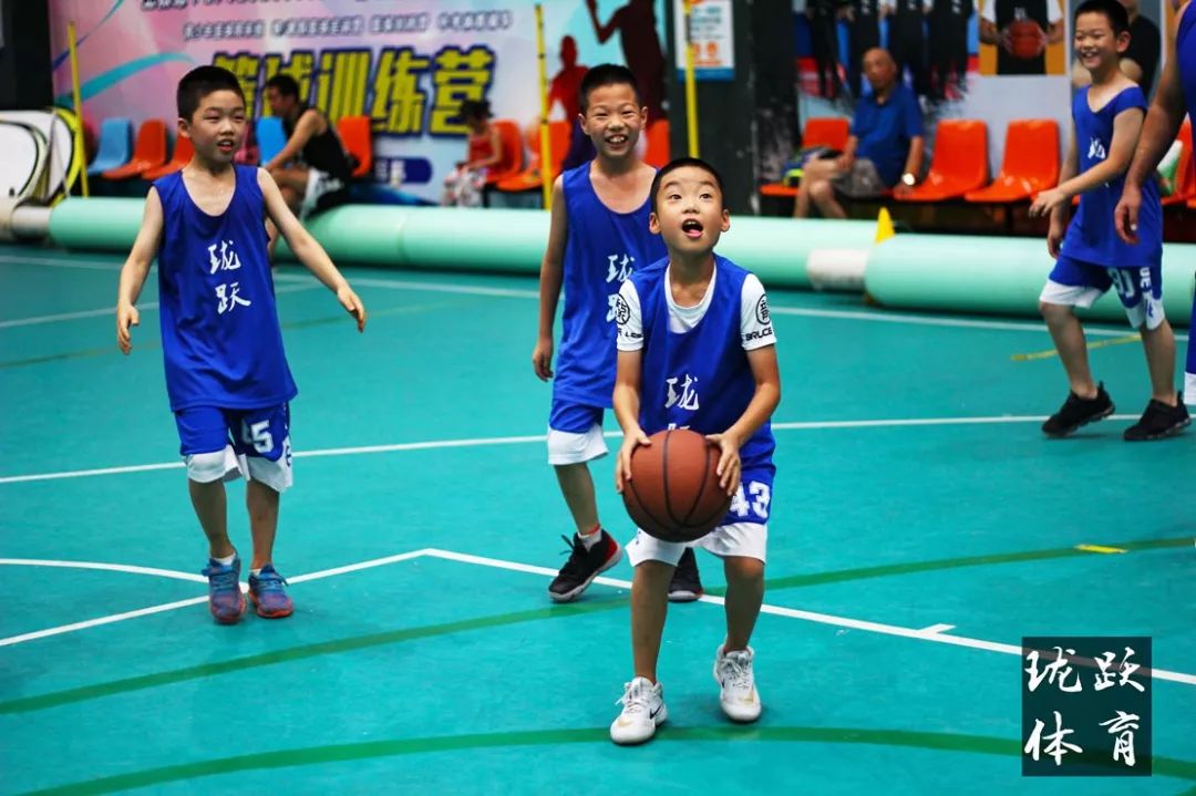 门头沟寒假篮球训练营开课啦！不要让娃懒在家里！赶快行动起来吧