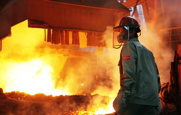 曾身价百亿高调迎娶女星，离婚甩手三亿给前妻，现负债累累成老赖