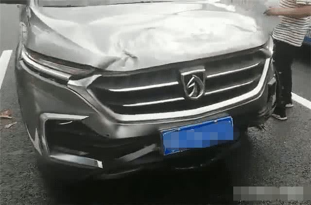 轩逸追尾为什么都比较严重呢,日产新轩逸追尾照片