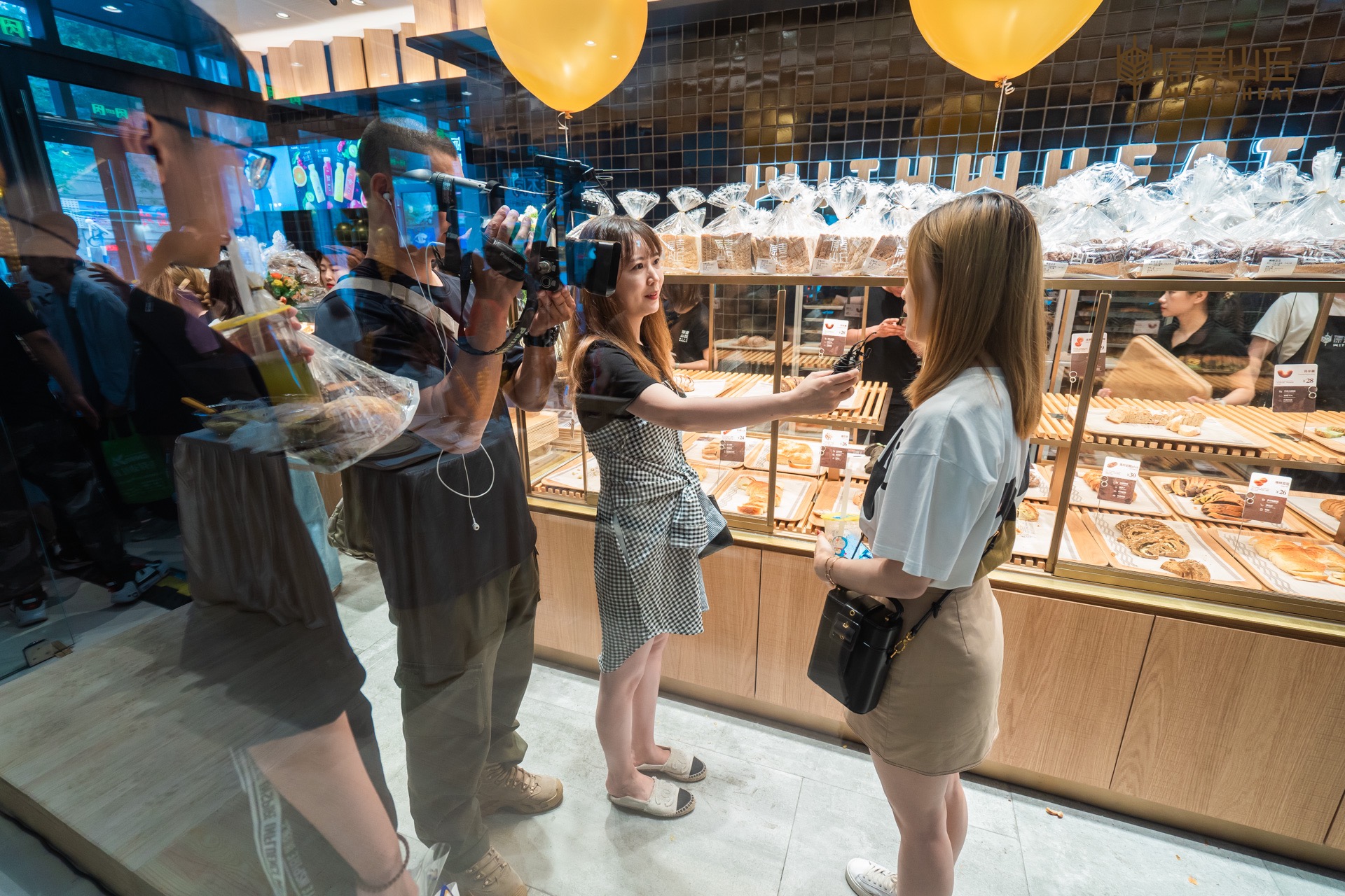 【原麦山丘天河城店盛大开业只能吃不能买疯狂来袭】