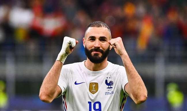 前锋本泽马初心不变，继续追逐从小的梦想，足球界的“金球奖”