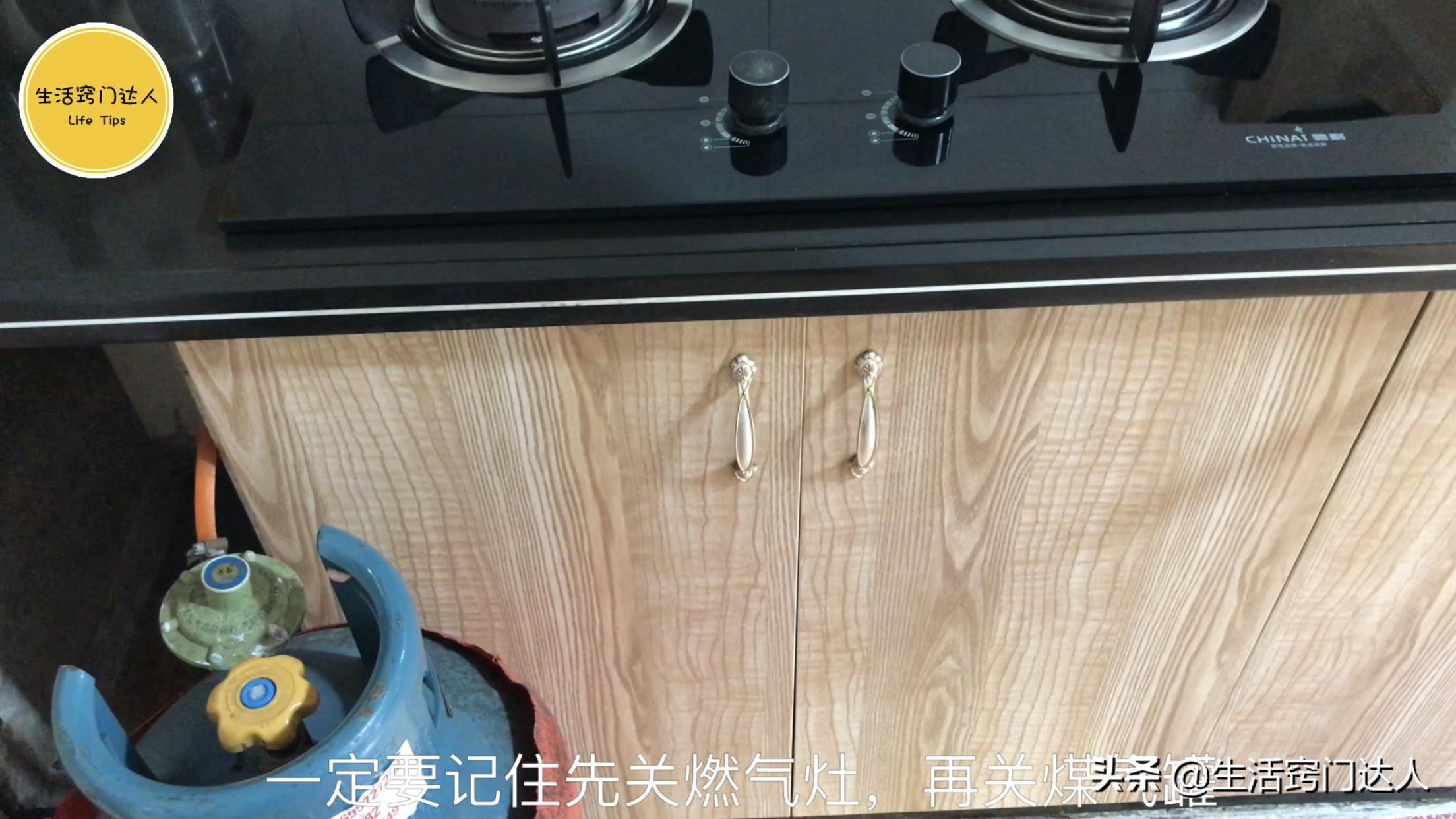 燃气着火先关阀还是关灶,燃气灶怎么开着火才正确