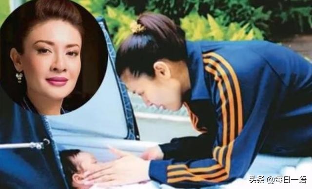 花心泰王也温柔？结婚周年陪王后穿情侣装，满脸宠溺给娇妻打下手