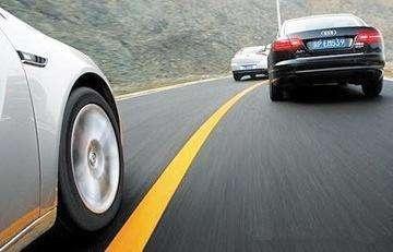 高速超车遇到超车要减速保持车距,后车反道超车抢道怎样处理