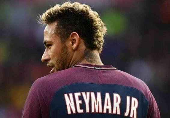 哪位足球球星纹了小猪佩奇,小猪佩奇满背纹身图