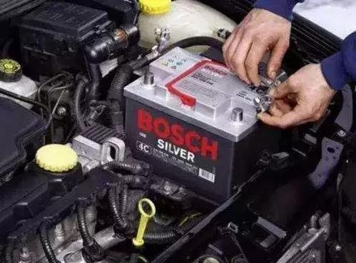 汽车电瓶两年多了有必要换新的吗,汽车电瓶两年没电是什么原因