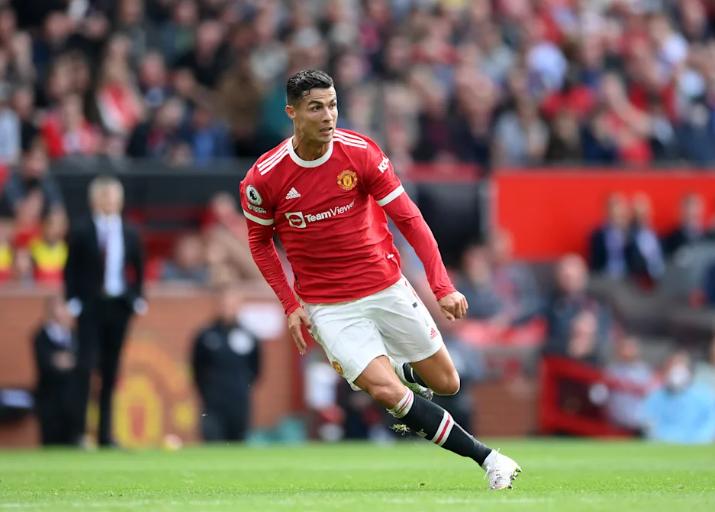 c罗重回曼联首秀帽子戏法,梳个帅气油头