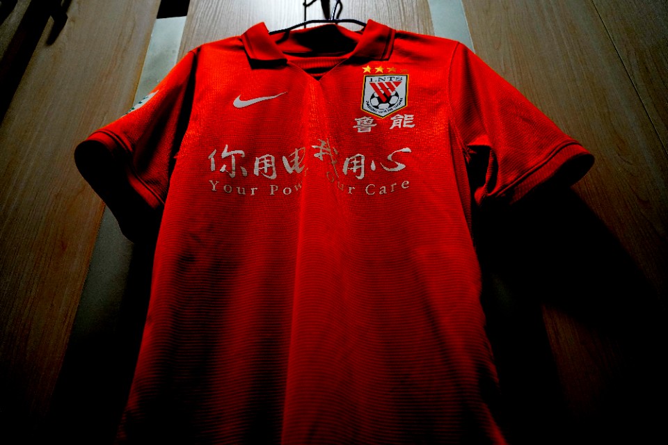 鲁能球衣21赛季儿童款,鲁能泰山亲签球衣哪里买