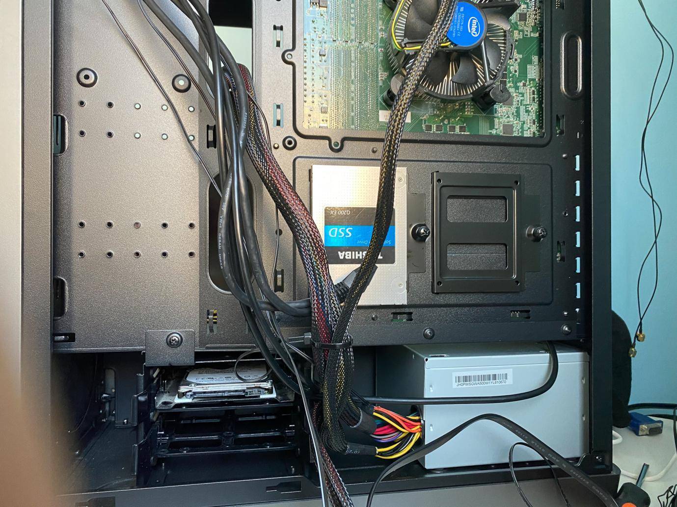 换cpu和主板电脑里的东西还有吗,电脑系统是装在主板还是cpu上