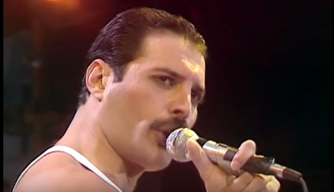 郎朗吉娜夫妻三重奏完整,郎朗吉娜在家四手联弹