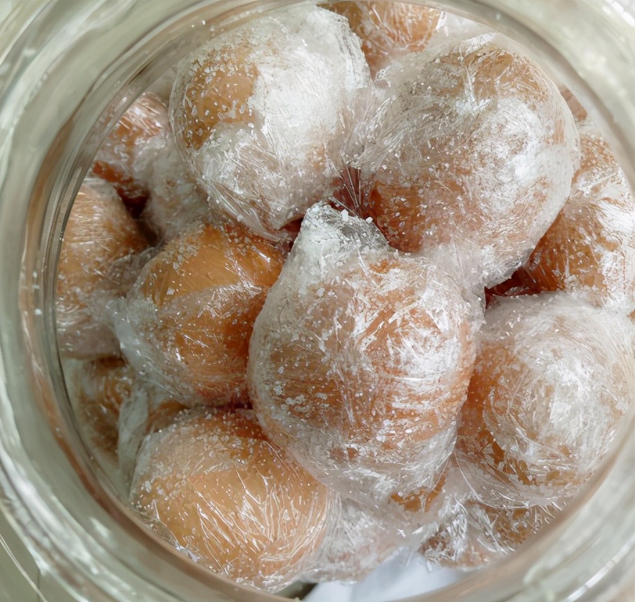 腌咸鸡蛋不要出油的做法,腌鸡蛋只放盐的做法