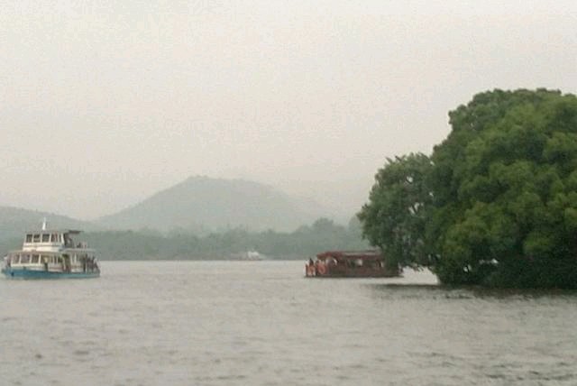 西子湖畔夜游,西子湖上荡游船攻略