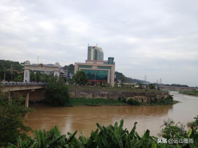 云南边陲河口美丽的风光,云南河口市中越边境口岸