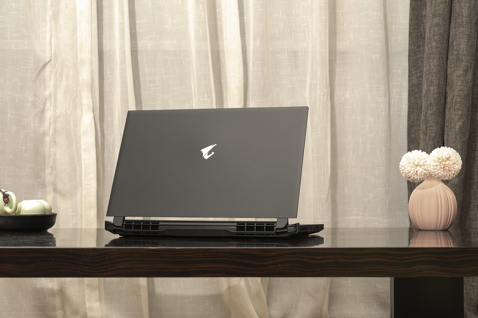 有雕牌游戏本，哪里都是电竞战场，值得游戏玩家背上的AORUS15PXD