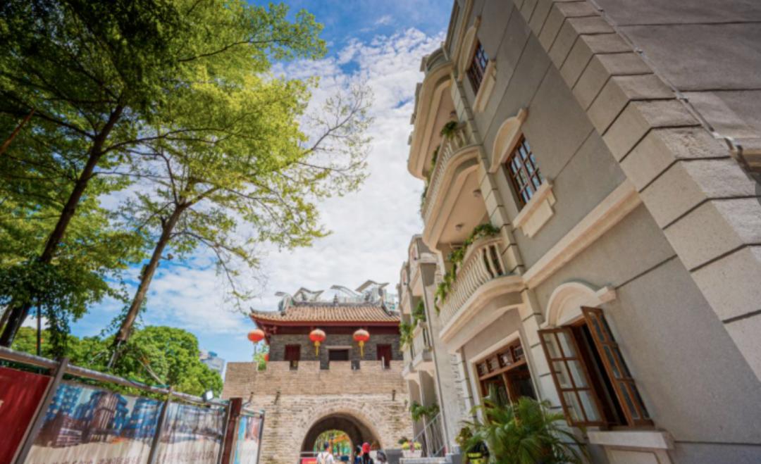 深圳花了17个月，“赶走了”居住在千年古城里的30000人