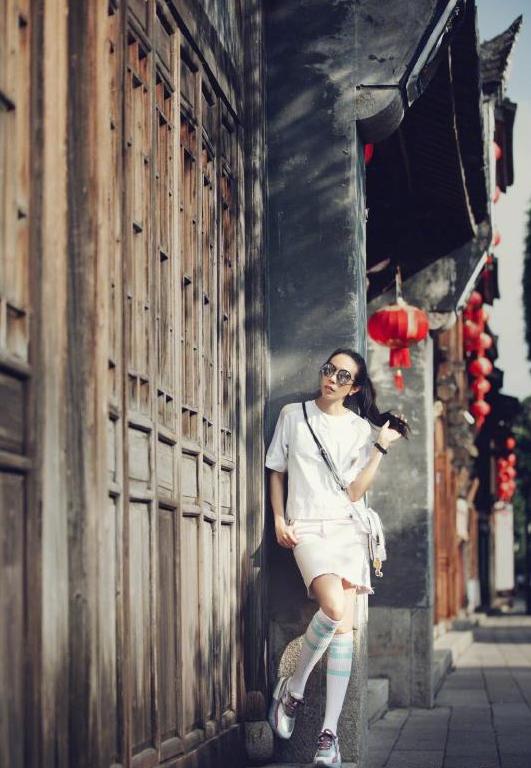 王珞丹时尚穿搭演绎都市新女性,王珞丹打扮视频