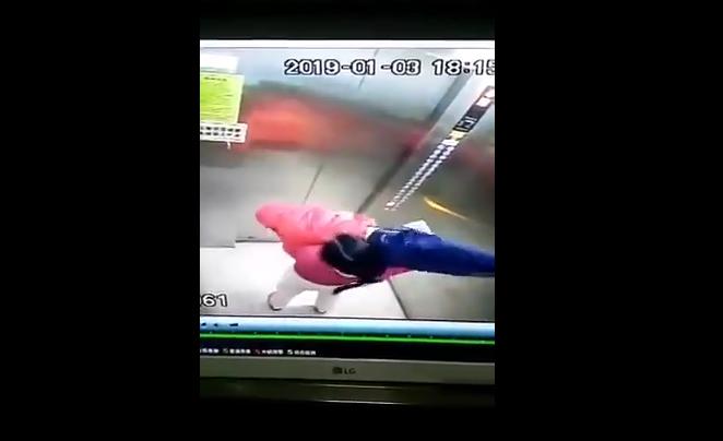 3岁小孩误吞一整颗花生怎么办,一岁宝宝误吞一颗花生米怎么办