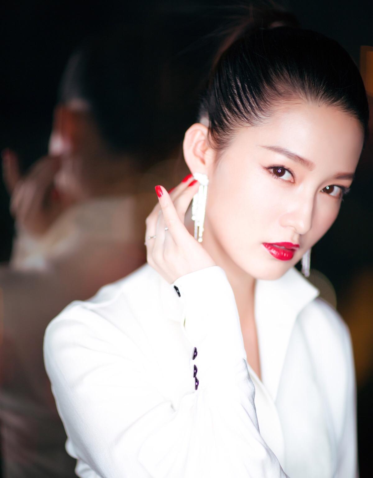 学生时代的女生一定要扎好马尾,有些女生扎马尾和不扎马尾