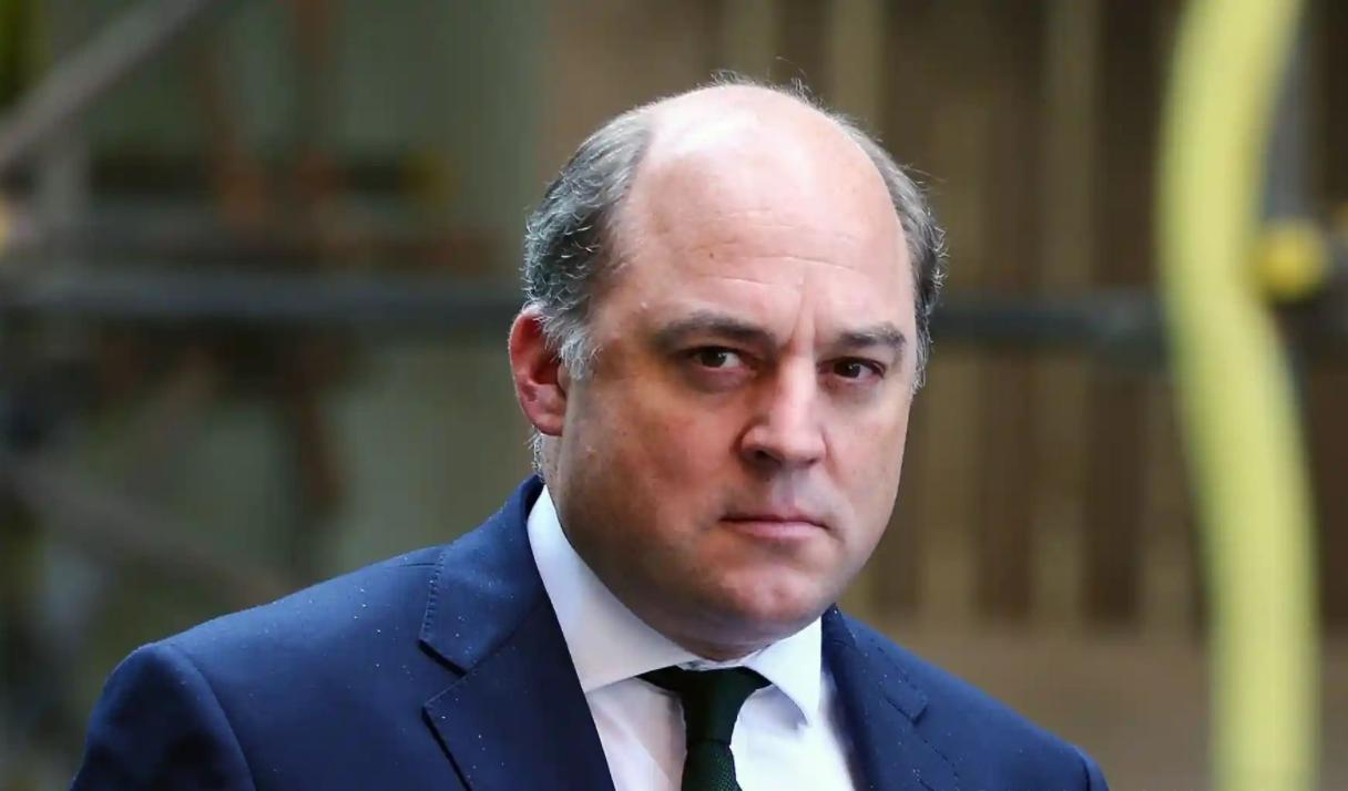 美国配不上“超级”二字？英国大骂其“不中用”，称只能算是大国