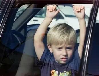 夏天到了宝宝剃光头凉快,天气热了给宝宝剃光头好吗