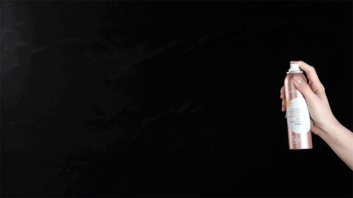 全身喷满防水喷雾,防晒美白嫩亮肌肤